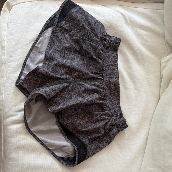 Lululemon Athletica Hotty Hot Lined Short 2.5 - Picture 1 of 2